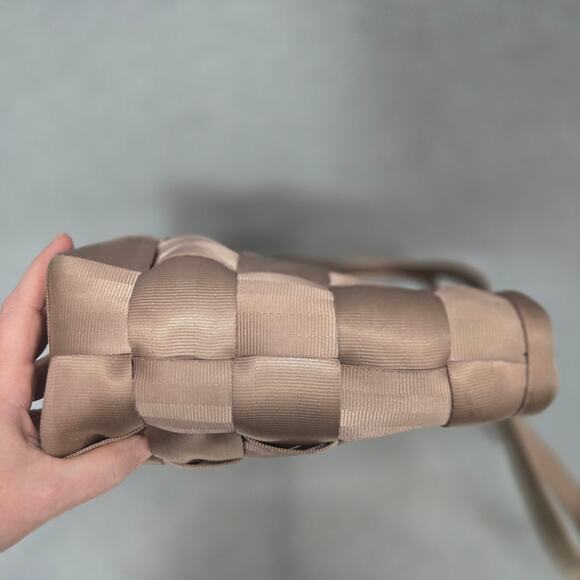 Harvey's Original Seatbelt Bag - Picture 5 of 10